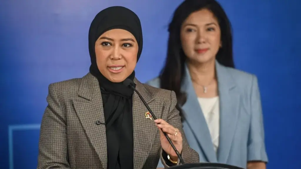 Menteri Komunikasi dan Digital Meutya Hafid berbicara dalam sebuah acara pemerintahan di Jakarta.