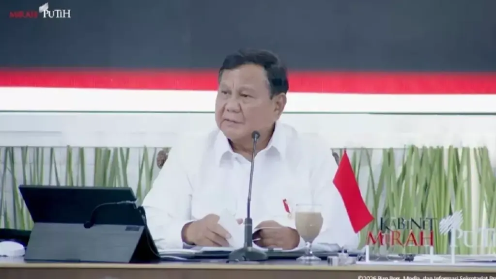 Presiden Prabowo Subianto memimpin sidang kabinet paripurna di hadapan para menteri.