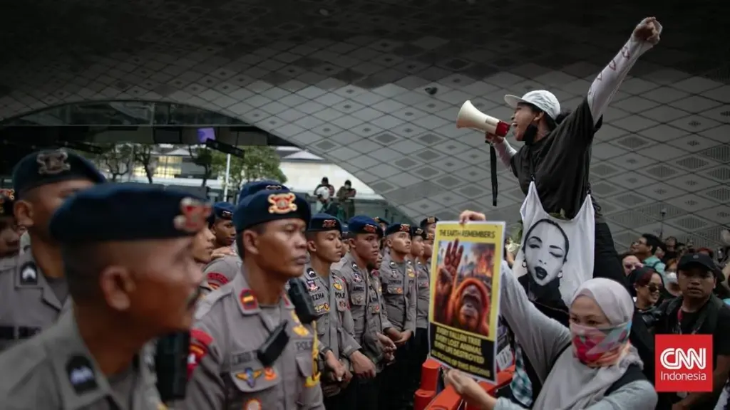 Mahasiswa menggelar aksi di kawasan Bundaran Hotel Indonesia, Jakarta, pada 28 Oktober 2026.