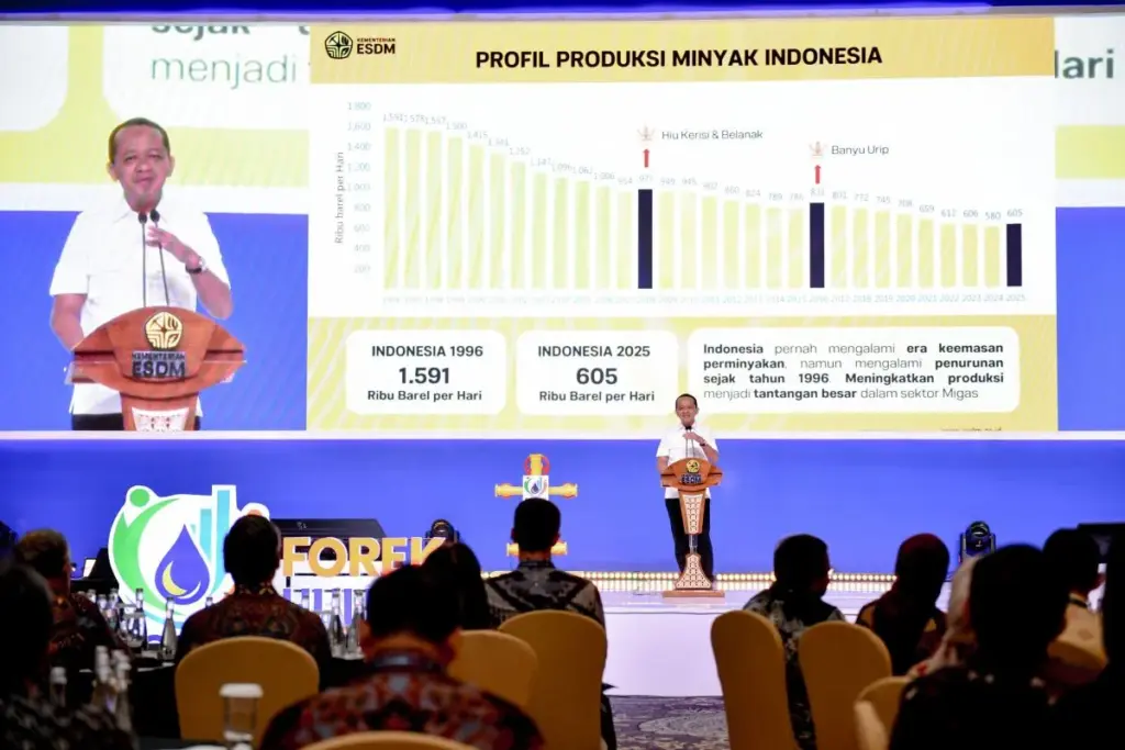 Menteri ESDM Bahlil Lahadalia memaparkan perkembangan produksi minyak nasional di FOREK Hulu Migas 2026 di Jakarta.