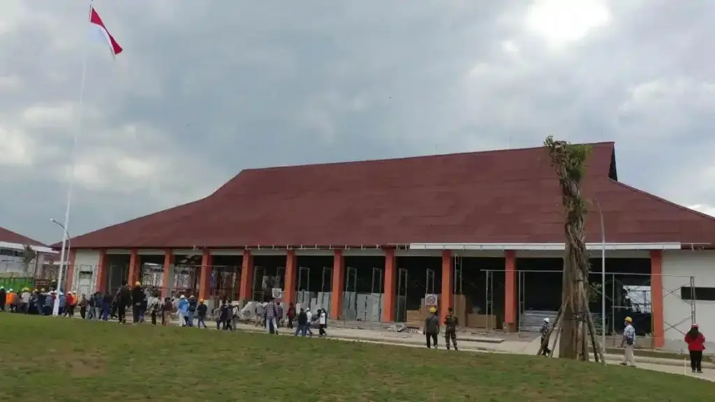 Bangunan Sekolah Rakyat Terintegrasi I Jember di Kecamatan Ajung, Jember, Jawa Timur.